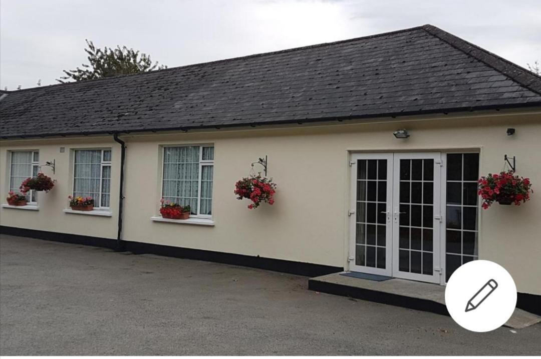 Mullaghbeag Lodge นาวัน ภายนอก รูปภาพ
